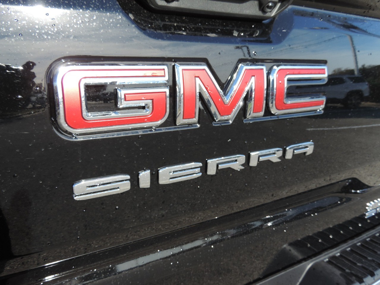 2024 GMC Sierra 1500 4WD Crew Cab 147 SLE photo