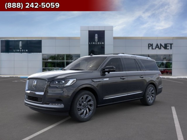 The 2023 Lincoln Navigator L Reserve 4x4 photos