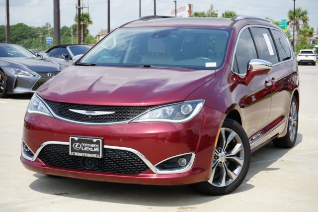 2017 Chrysler Pacifica Limited FWD photo