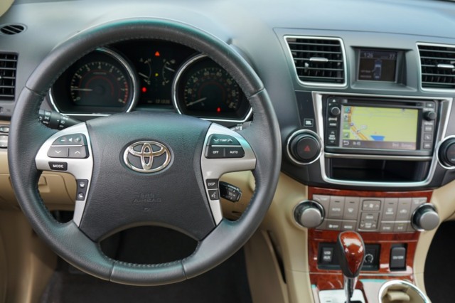2013 Toyota Highlander Limited photo