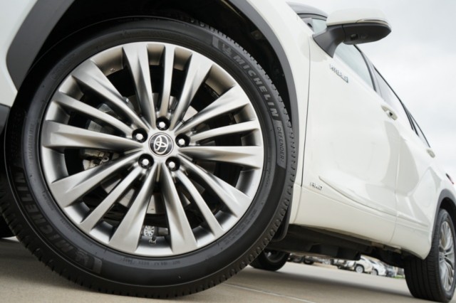 2021 Toyota Highlander Hybrid Platinum AWD (Natl) photo