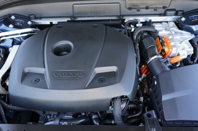 2023 Volvo XC60 Recharge Plug-In Hybrid T8 eAWD PHEV Plus Dark Theme photo