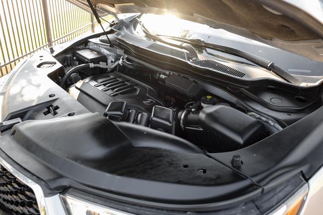 2017 Acura MDX SH-AWD Sport Utility 4D photo