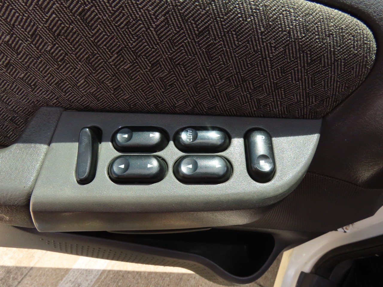 2005 Ford Explorer XLS photo