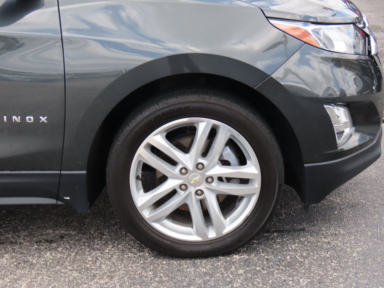 2019 Chevrolet Equinox FWD 4dr Premier w/2LZ photo