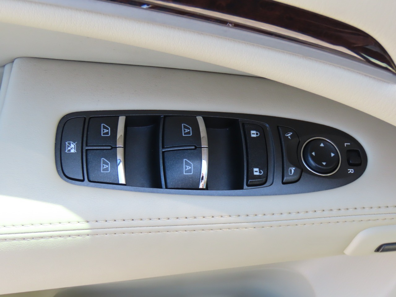 2013 Infiniti JX35 photo