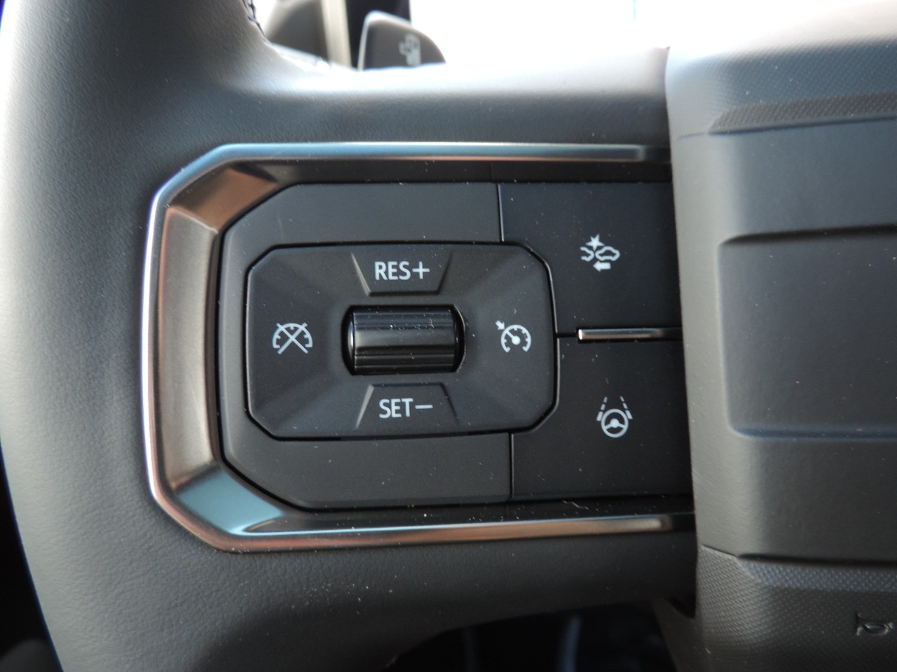 2024 GMC HUMMER EV SUV e4WD 4dr 3X photo