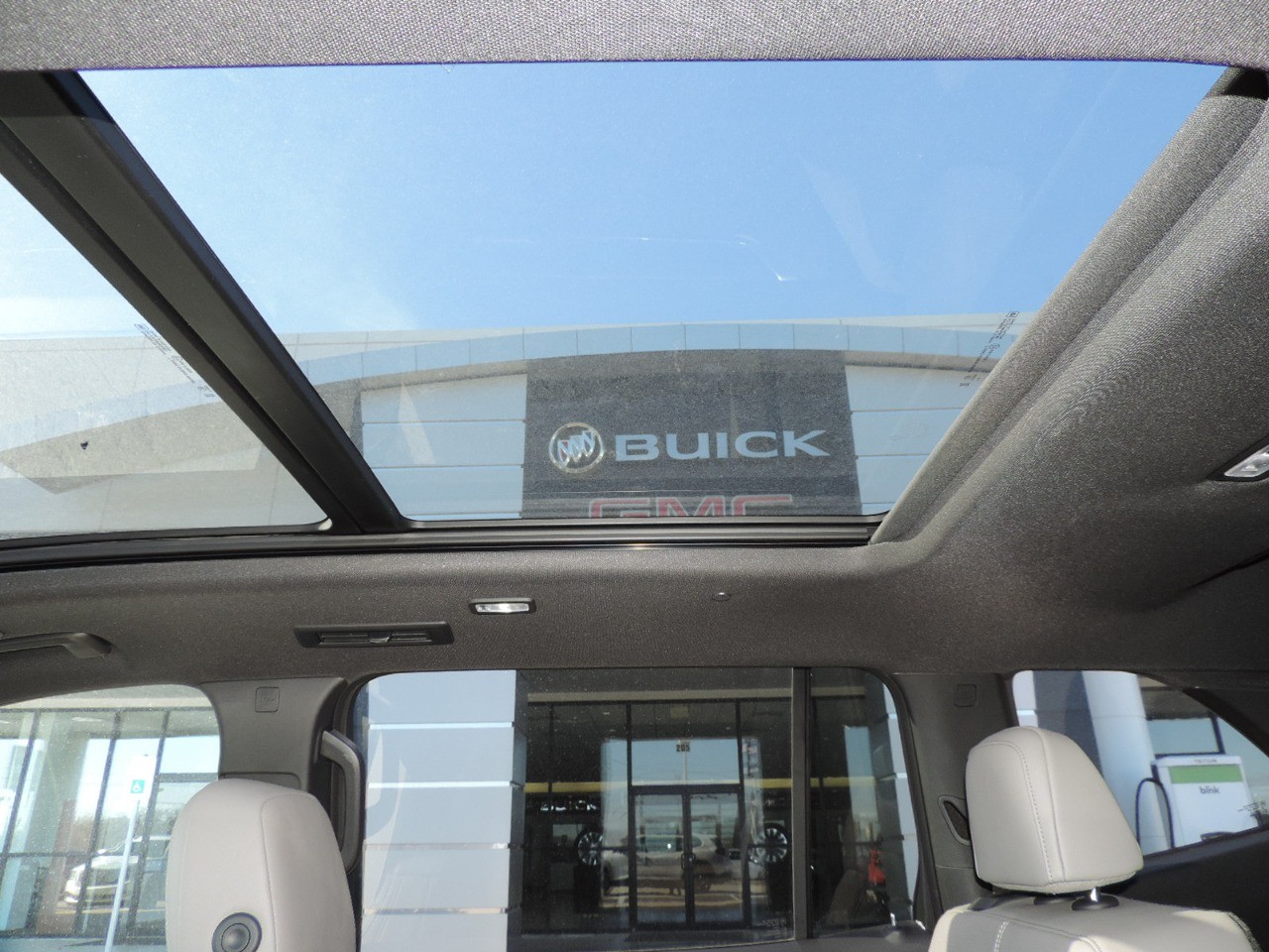 2025 GMC Acadia FWD 4dr Elevation photo
