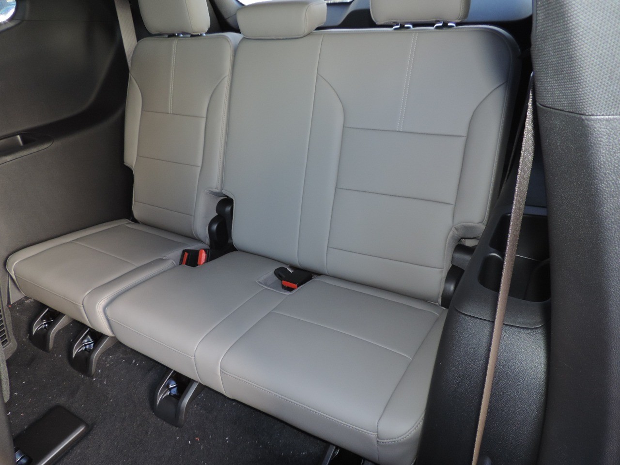 2025 GMC Acadia FWD 4dr Elevation photo
