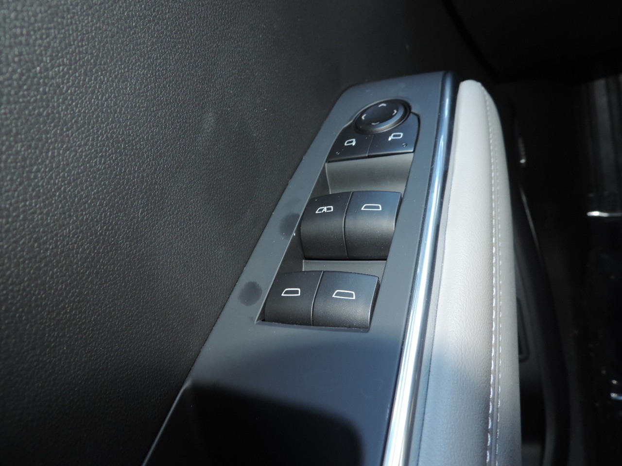 2025 GMC Acadia FWD 4dr Elevation photo