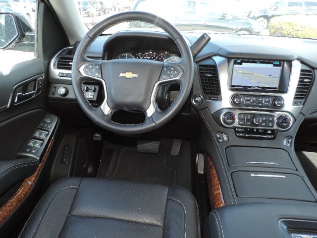 2019 Chevrolet Suburban 2WD 1500 Premier photo