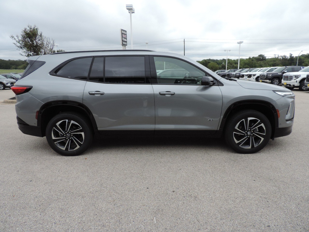 2025 Buick Enclave 4dr Sport Touring photo