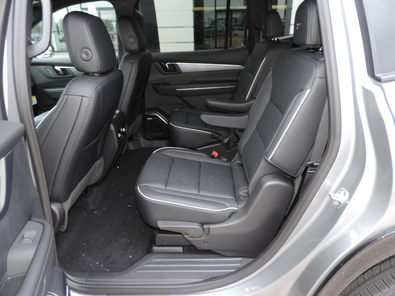2025 Buick Enclave 4dr Sport Touring photo
