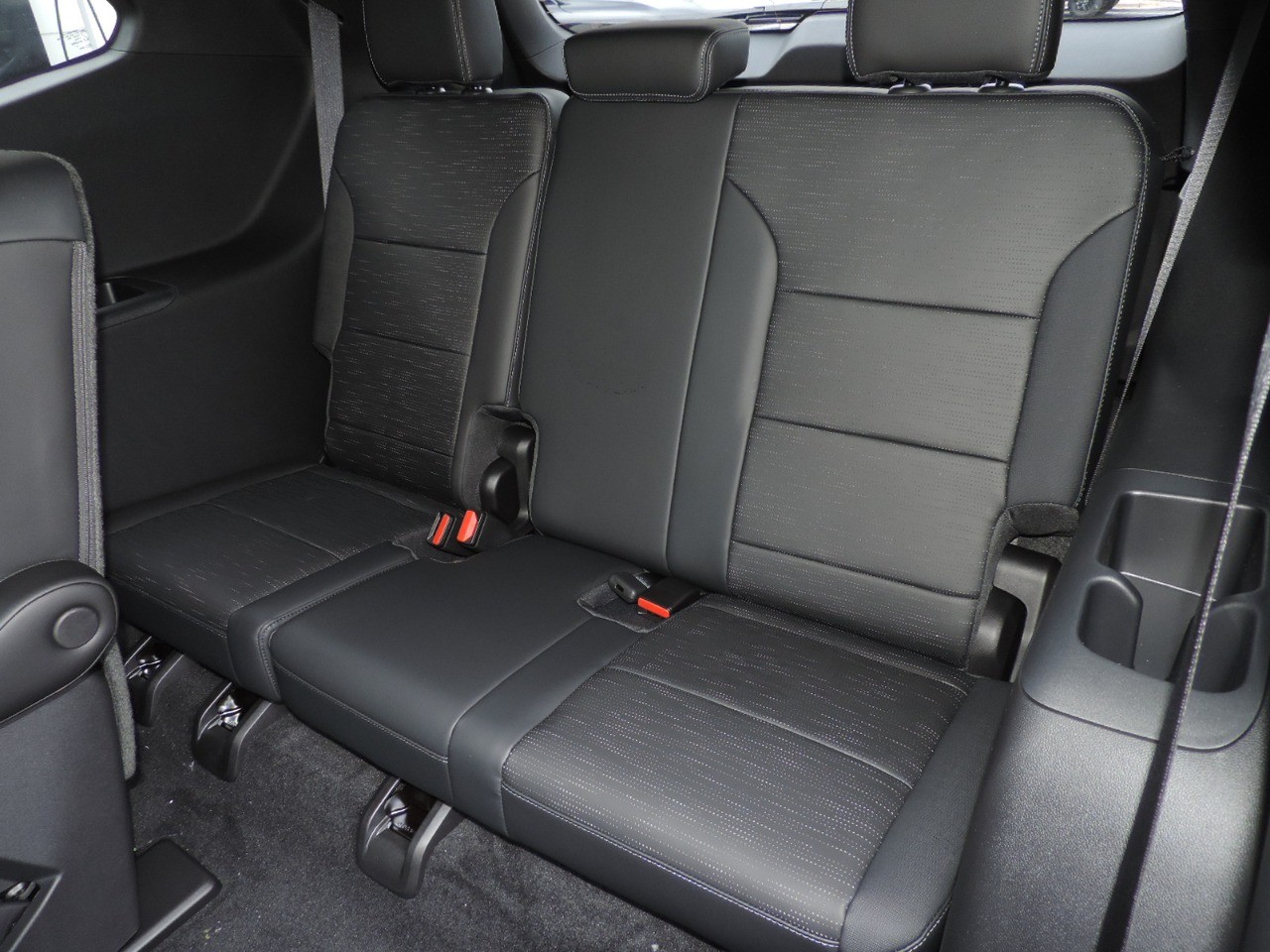 2025 Buick Enclave 4dr Sport Touring photo