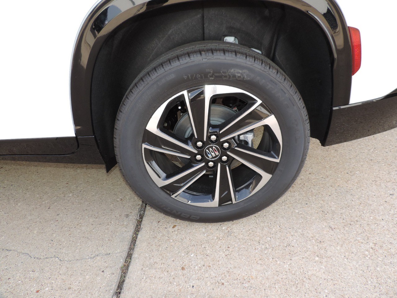 2025 Buick Enclave 4dr Sport Touring photo