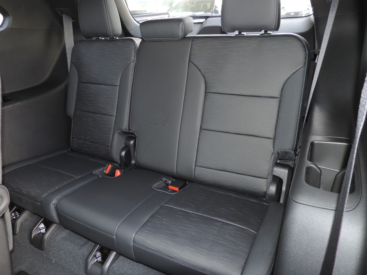 2025 Buick Enclave 4dr Sport Touring photo