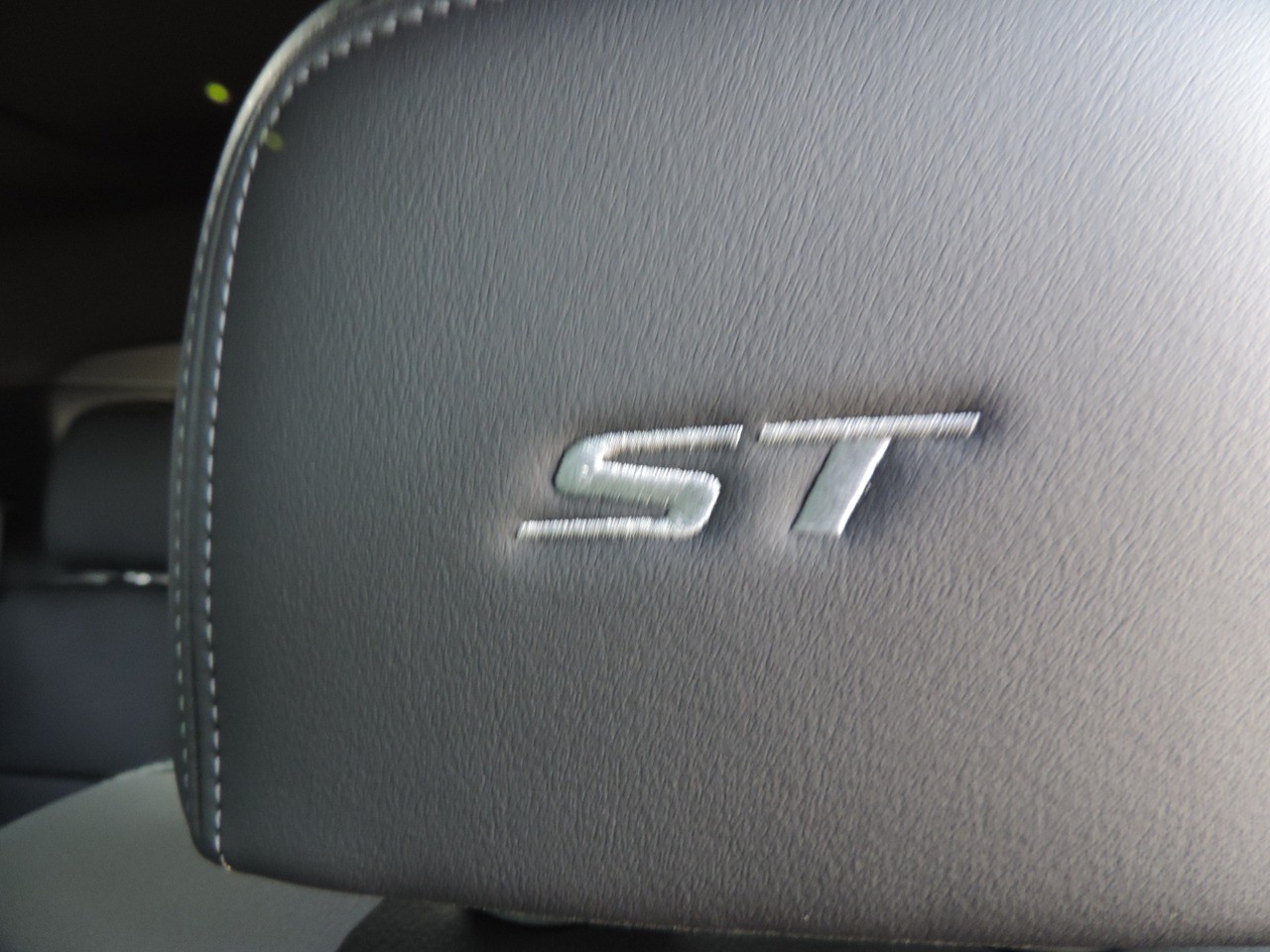 2025 Buick Enclave 4dr Sport Touring photo