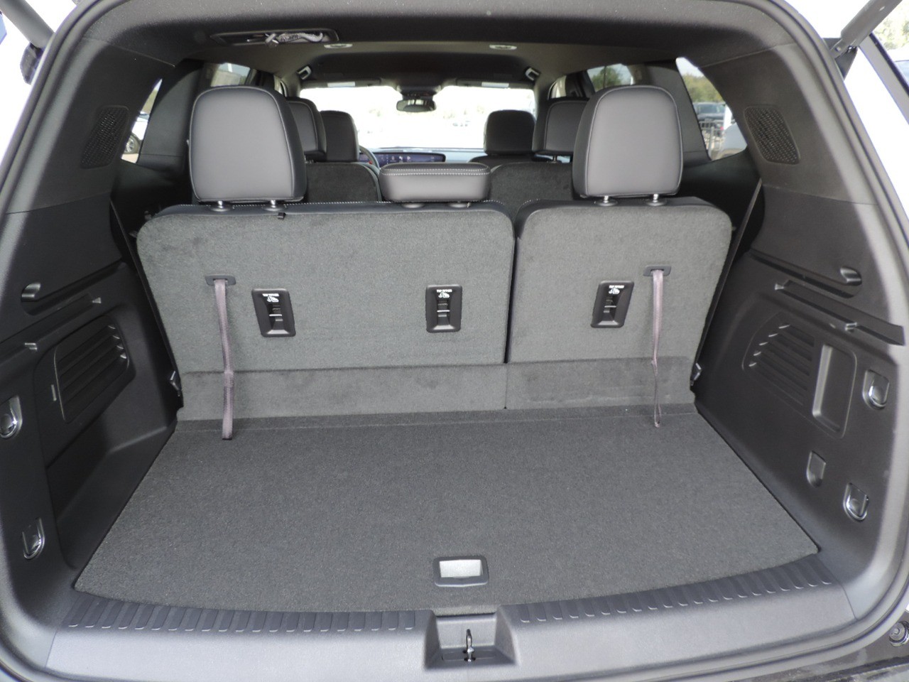 2025 Buick Enclave 4dr Sport Touring photo