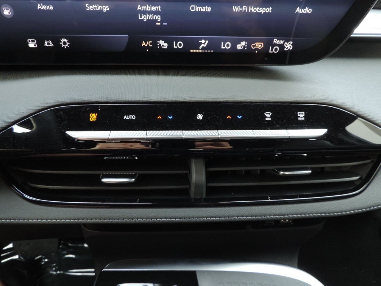 2025 Buick Enclave 4dr Sport Touring photo