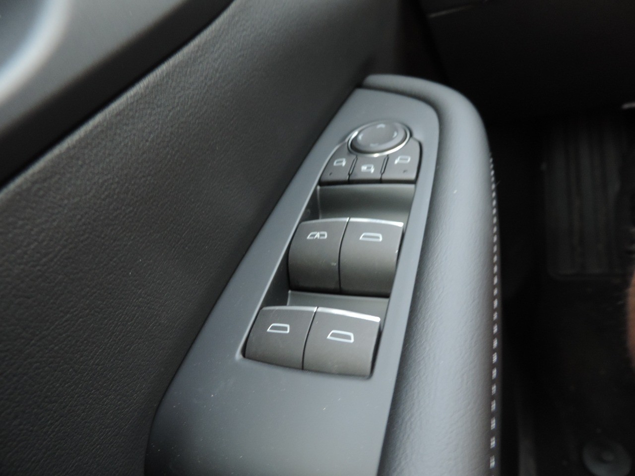 2025 Buick Enclave 4dr Sport Touring photo