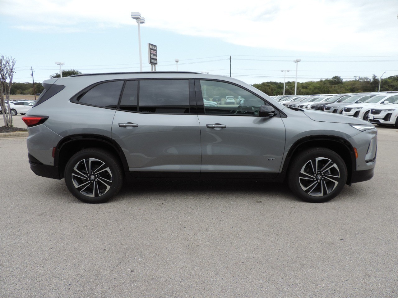 2025 Buick Enclave 4dr Sport Touring photo