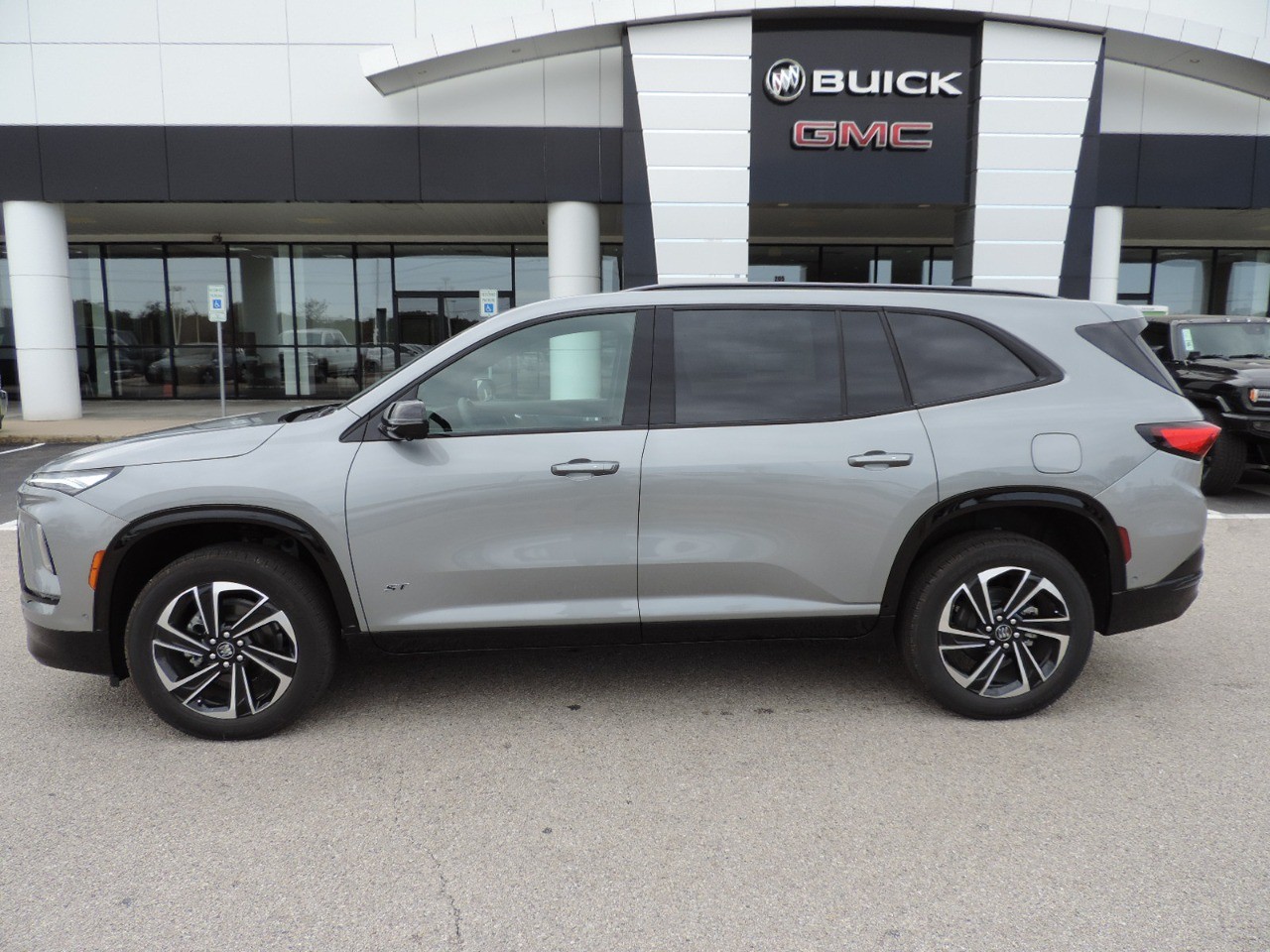 2025 Buick Enclave 4dr Sport Touring photo