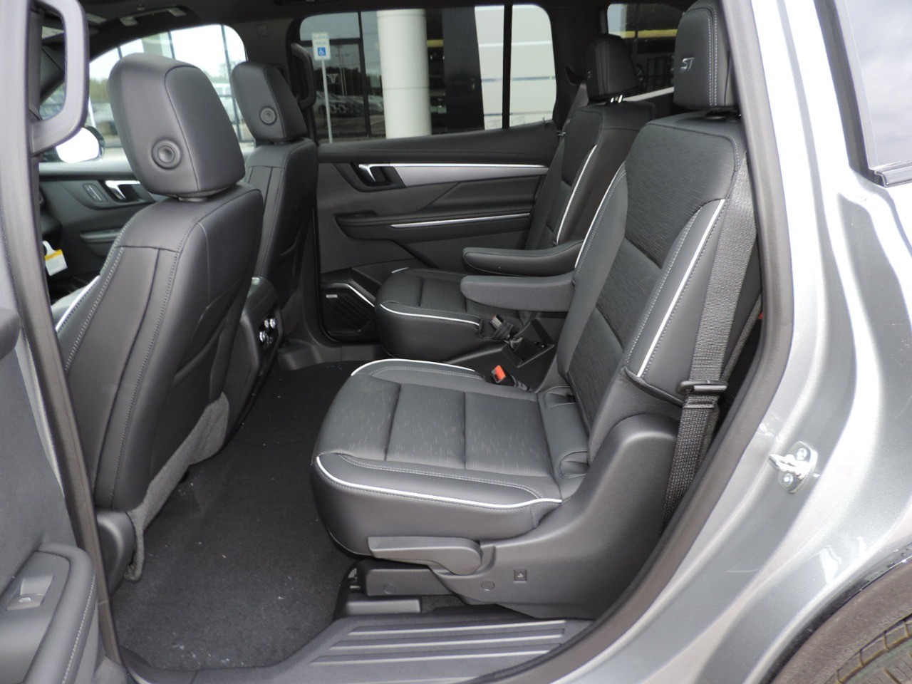 2025 Buick Enclave 4dr Sport Touring photo