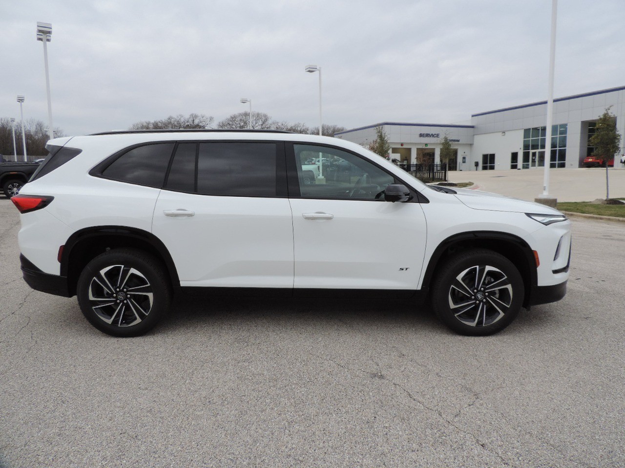 2025 Buick Enclave 4dr Sport Touring photo