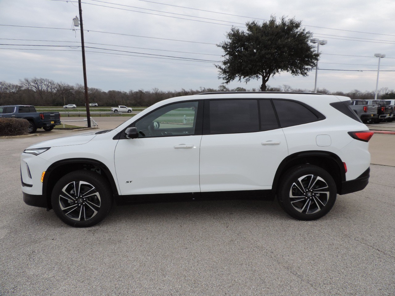 2025 Buick Enclave 4dr Sport Touring photo