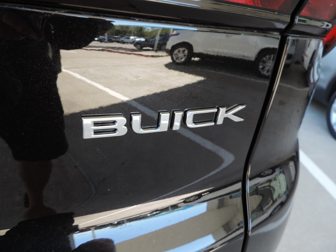 2025 Buick Enclave 4dr Sport Touring photo