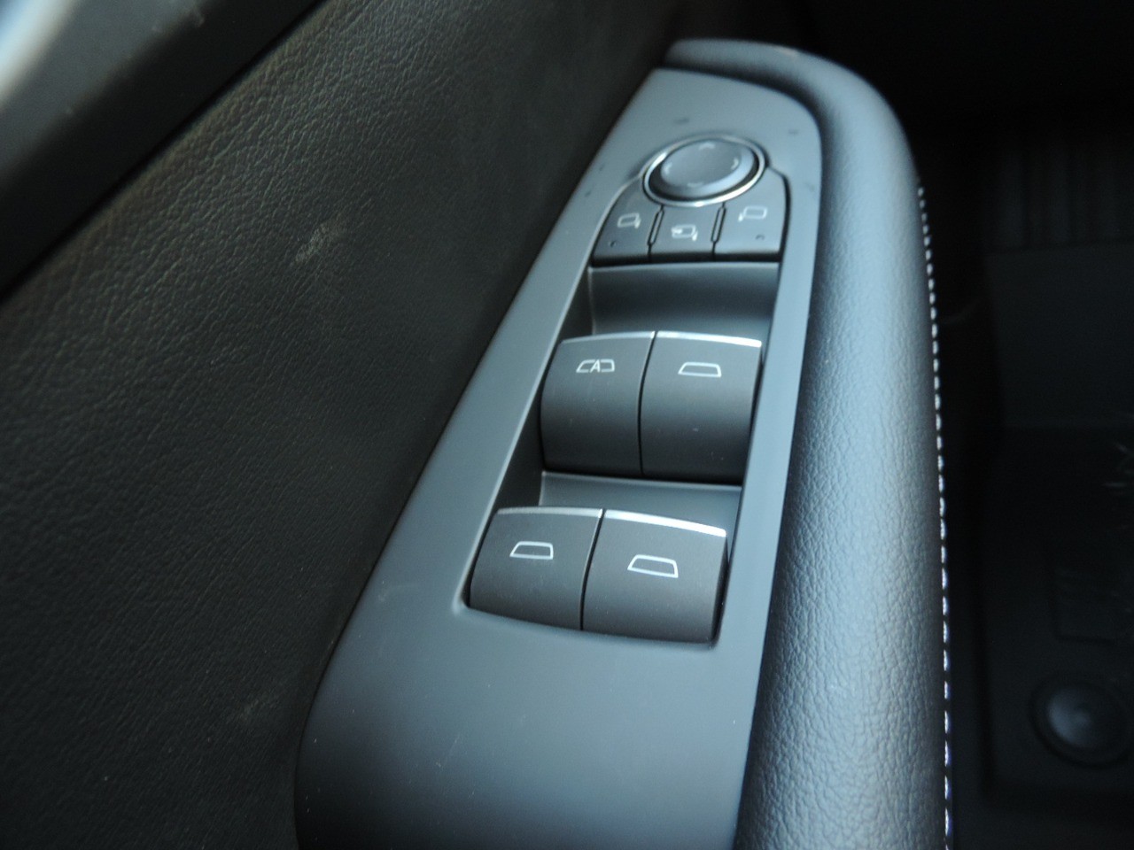 2025 Buick Enclave 4dr Sport Touring photo