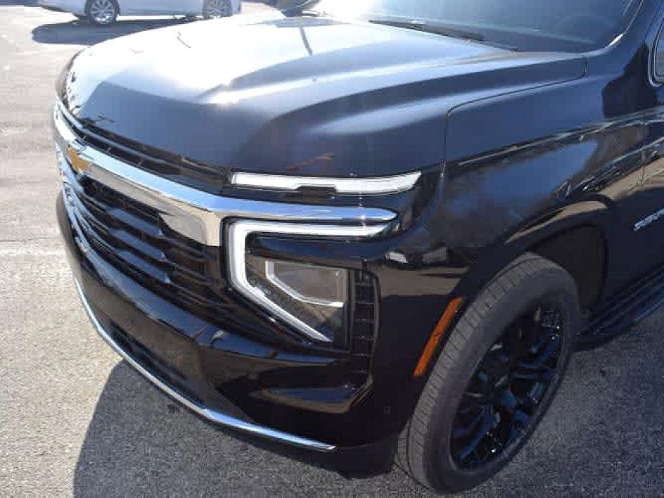 2025 Chevrolet Suburban LS photo
