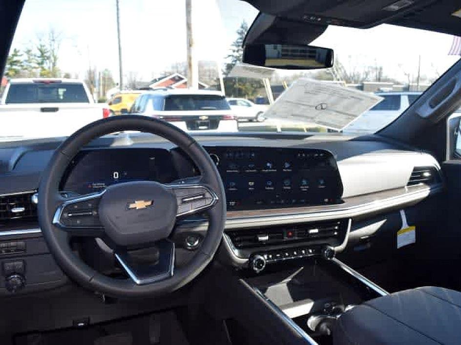 2025 Chevrolet Suburban LS photo