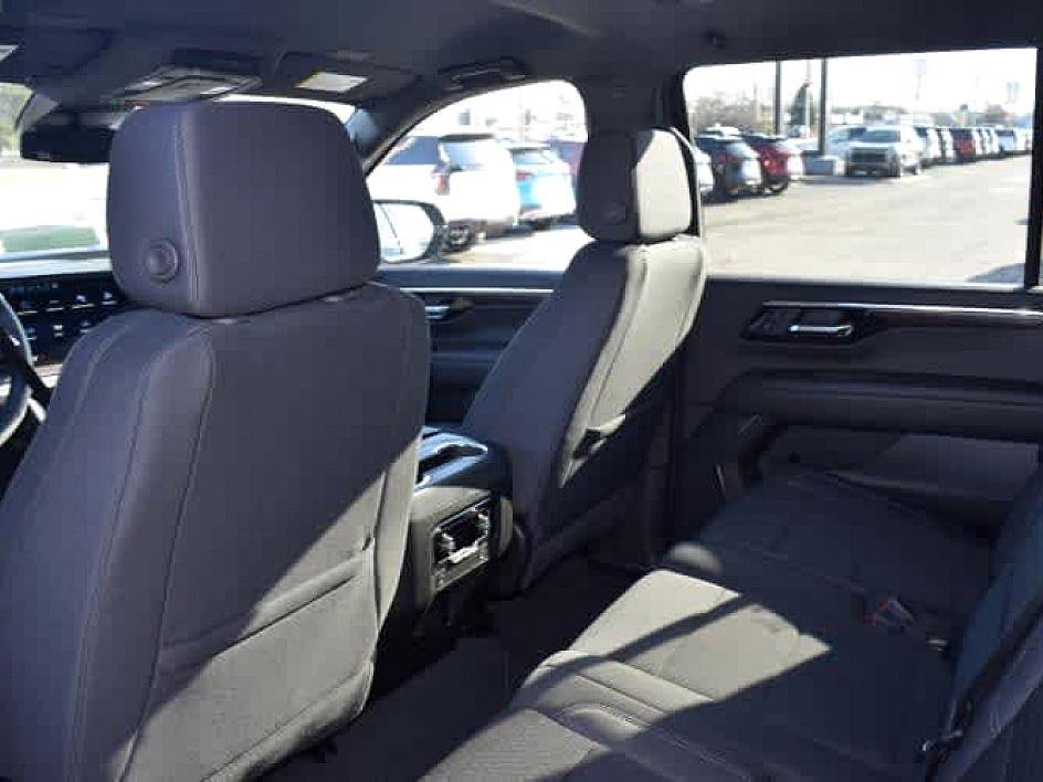 2025 Chevrolet Suburban LS photo