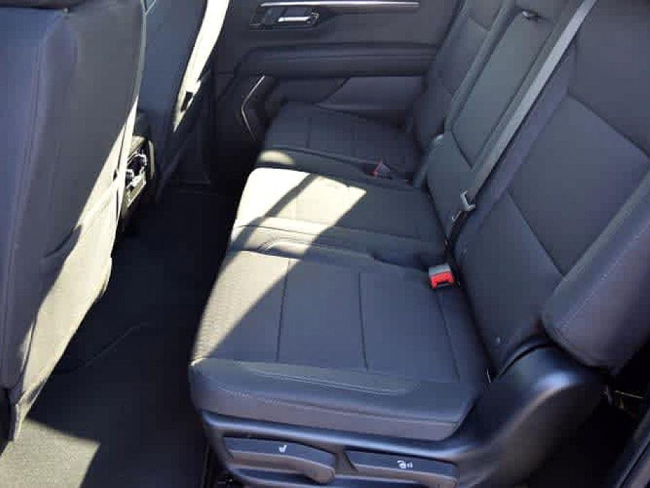 2025 Chevrolet Suburban LS photo