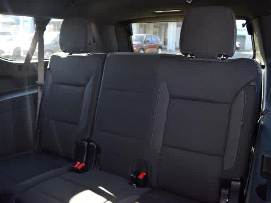 2025 Chevrolet Suburban LS photo