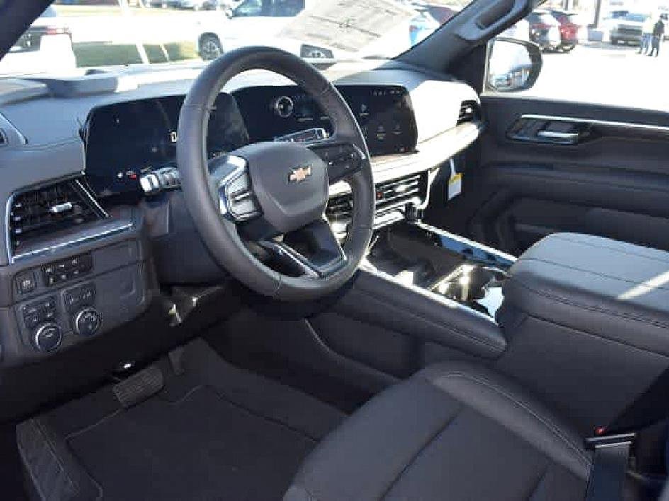 2025 Chevrolet Suburban LS photo