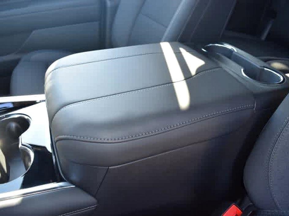 2025 Chevrolet Suburban LS photo