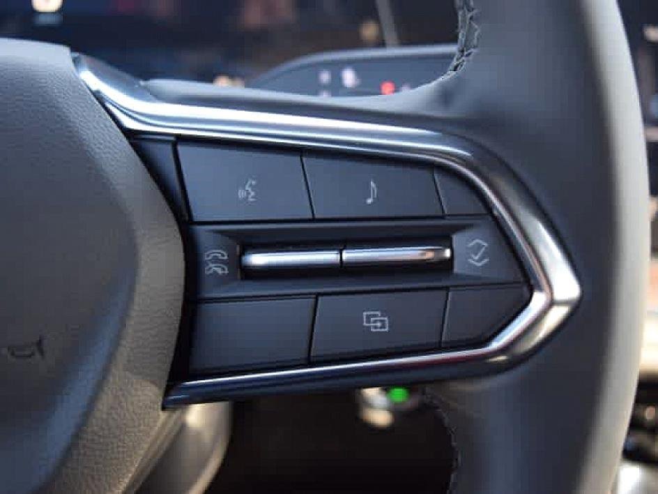 2025 Chevrolet Suburban LS photo