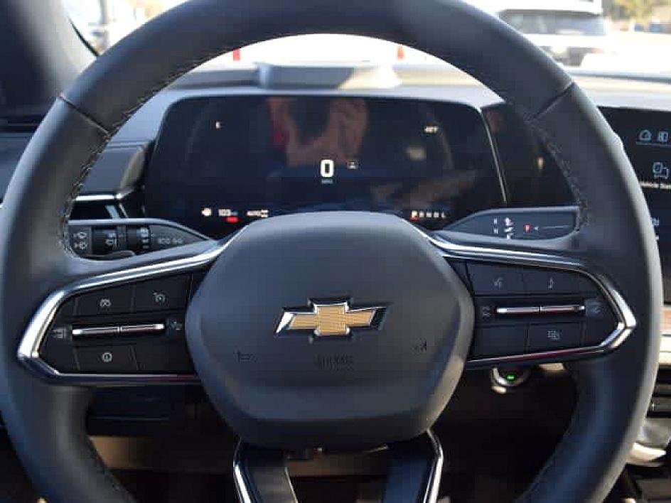 2025 Chevrolet Suburban LS photo