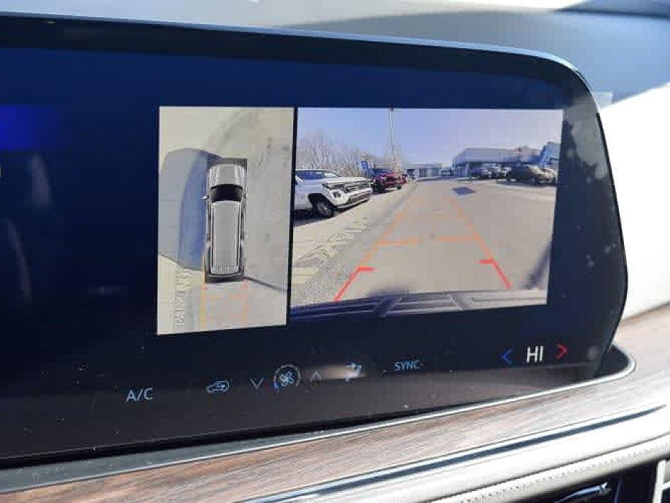 2025 Chevrolet Suburban LS photo