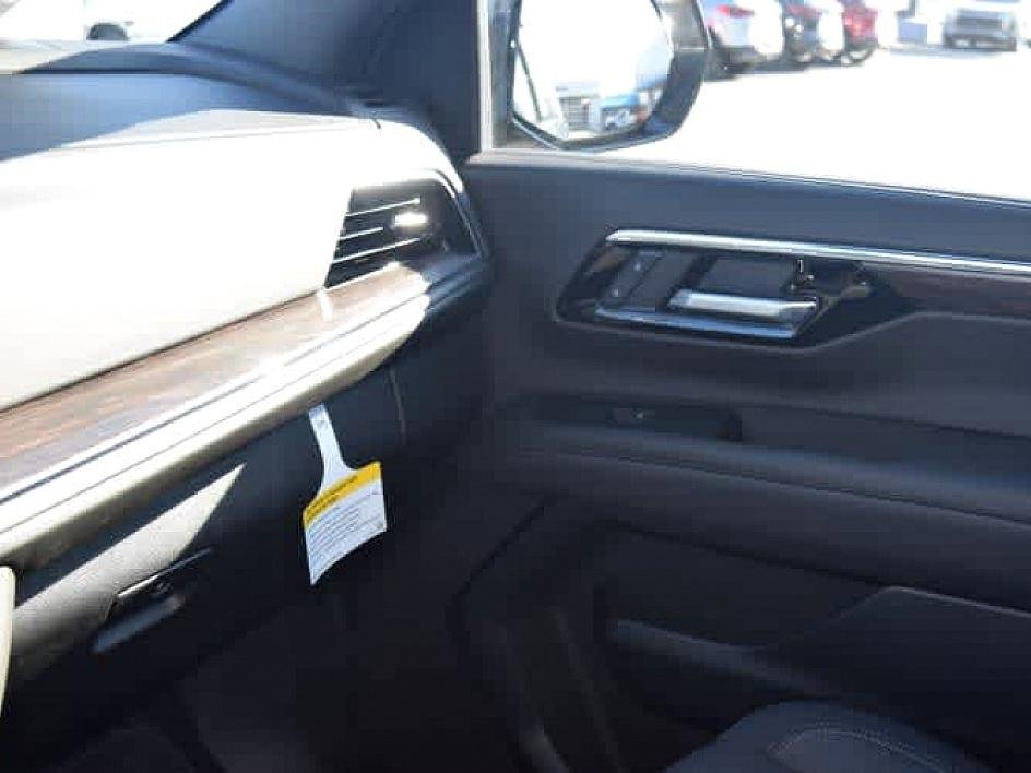 2025 Chevrolet Suburban LS photo
