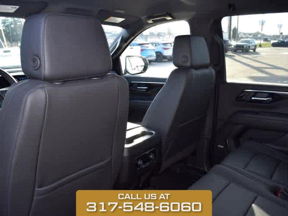2025 Chevrolet Suburban LT photo