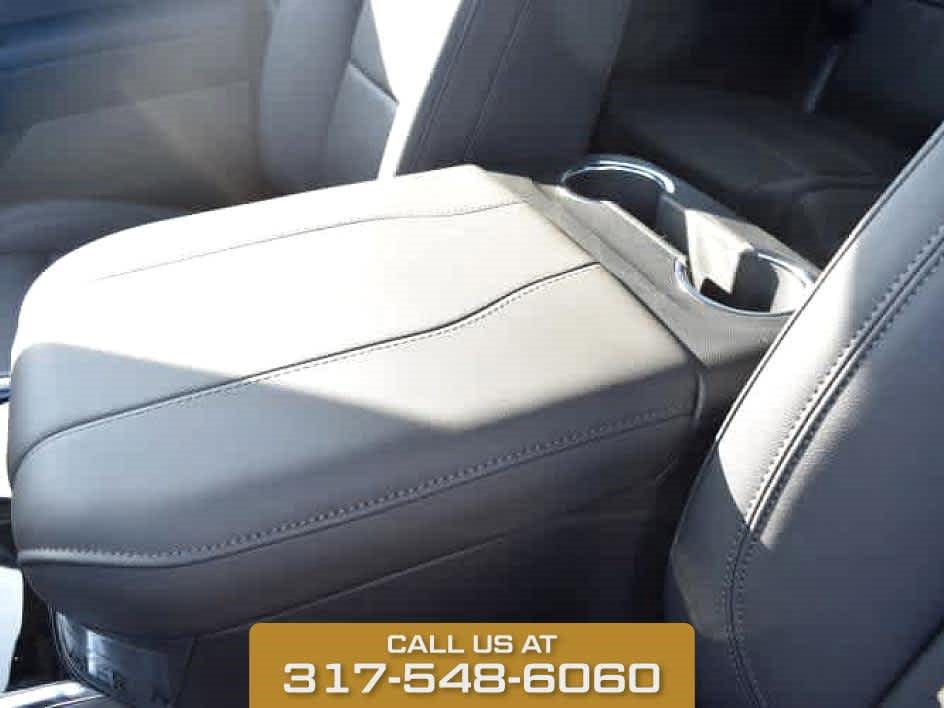 2025 Chevrolet Suburban LT photo