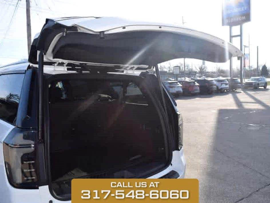 2025 Chevrolet Suburban LT photo