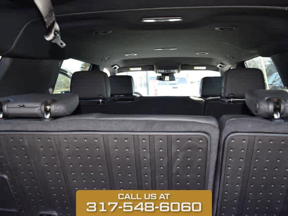 2025 Chevrolet Suburban LT photo