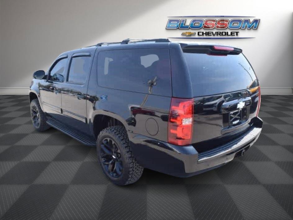 2011 Chevrolet Suburban LT 1500 photo