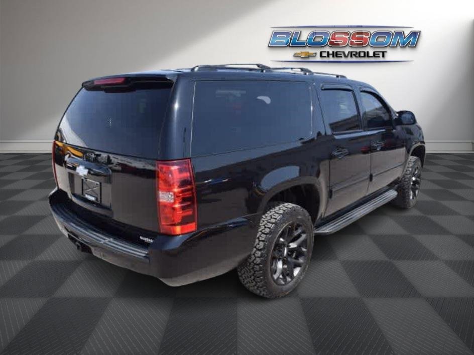 2011 Chevrolet Suburban LT 1500 photo