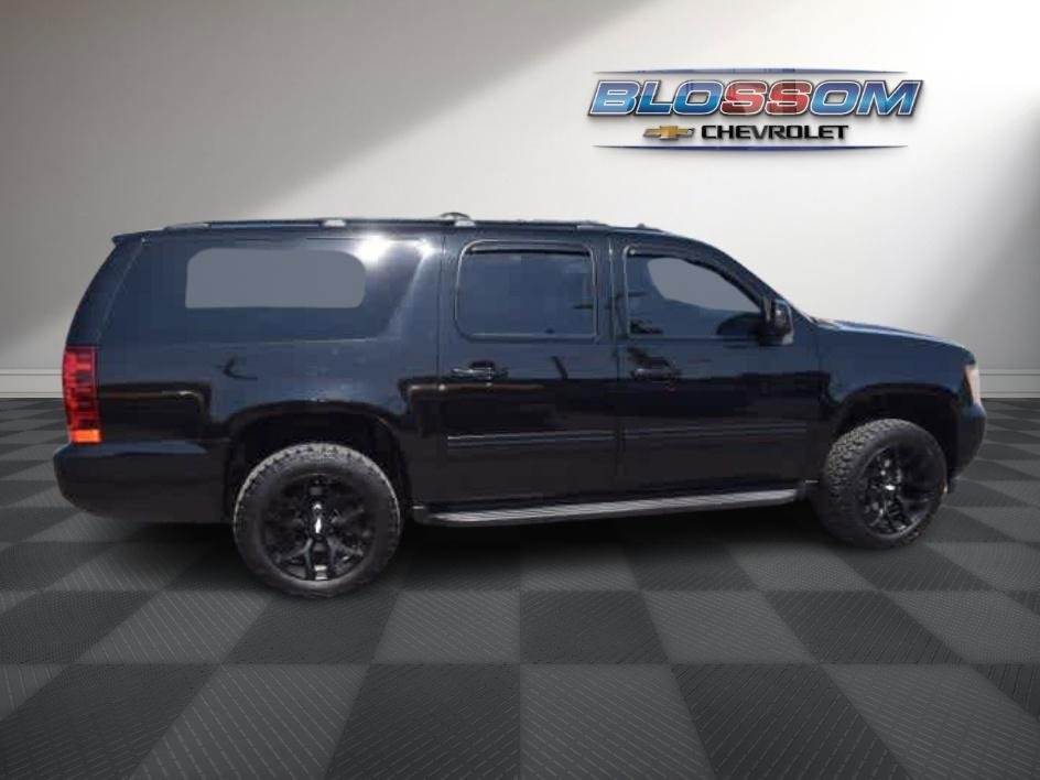 2011 Chevrolet Suburban LT 1500 photo