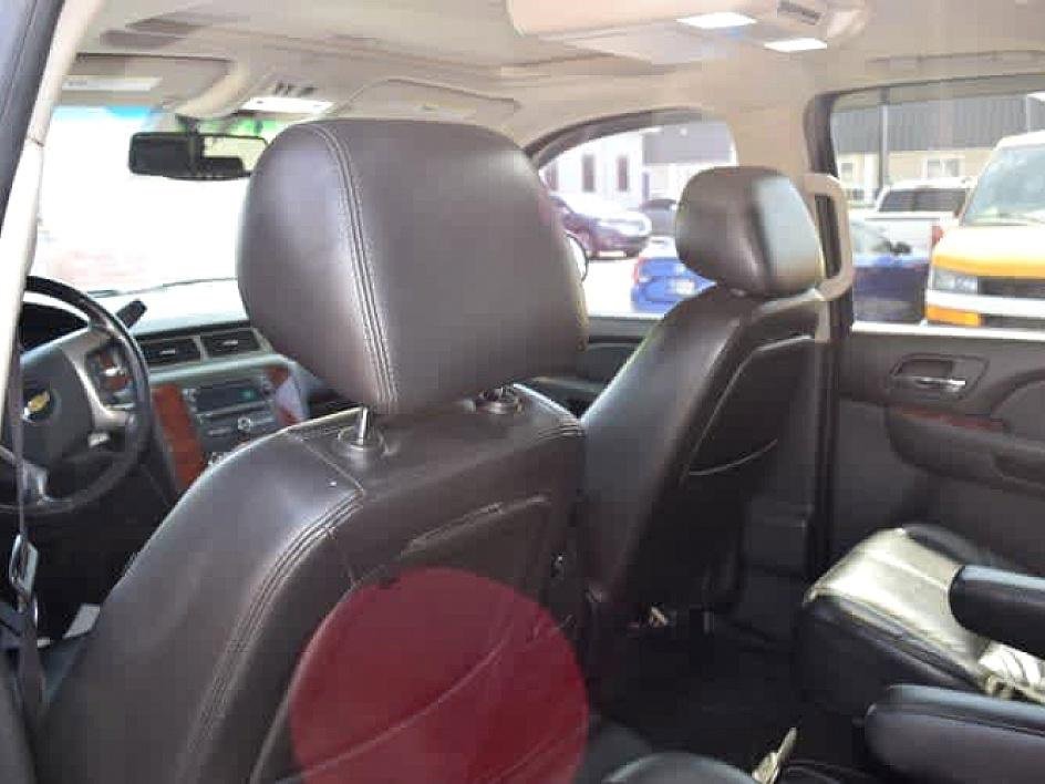 2011 Chevrolet Suburban LT 1500 photo